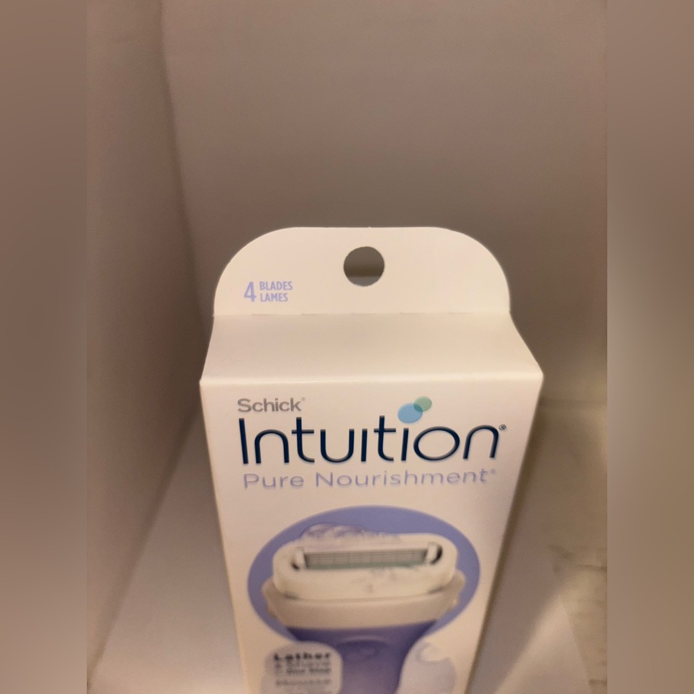 1 Package Schick Intuition Pure Nourishment Lather And shave One
Step Razor - Picture 3 of 4